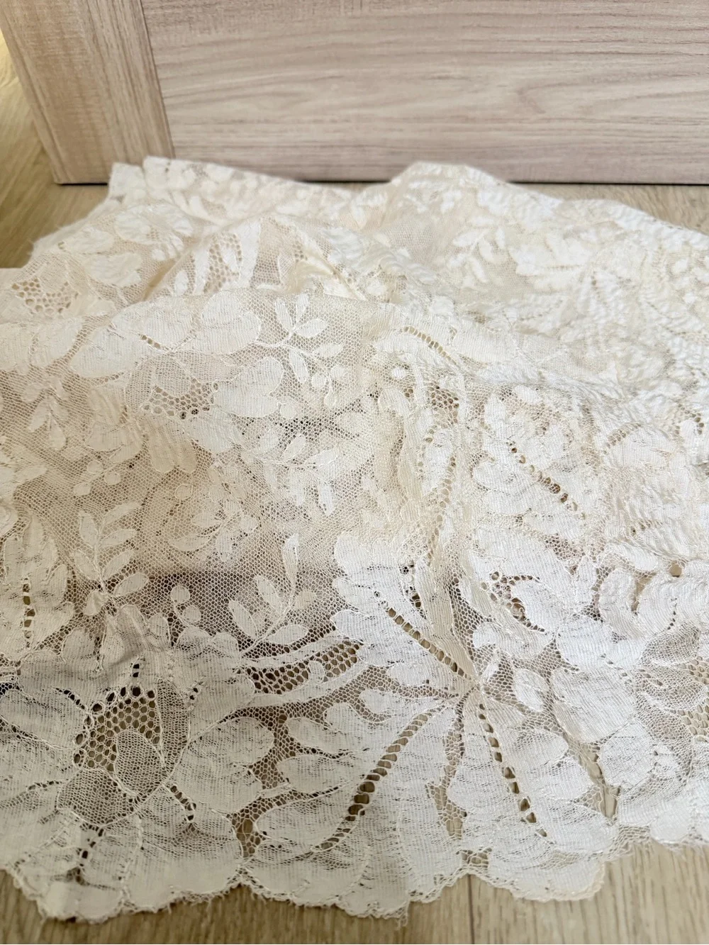Antique Cream Alençon Lace Bridal Veil 93